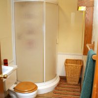 pintu kamar mandi minimalis 2x2