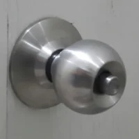 handle pintu kamar mandi