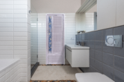 desain kamar mandi minimalis sederhana